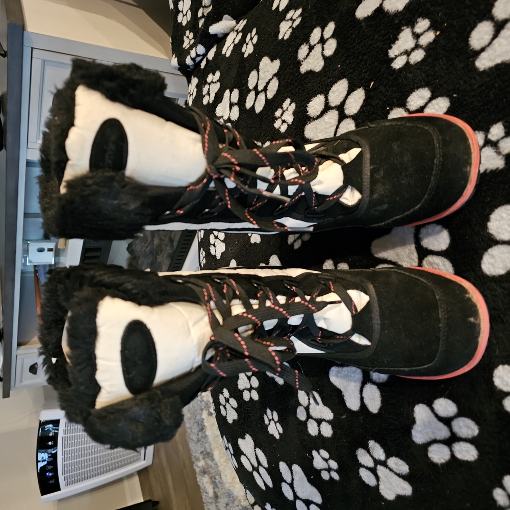Comfortview Black Winter & Rain Boots with Textured Upper and Durable Outsole
